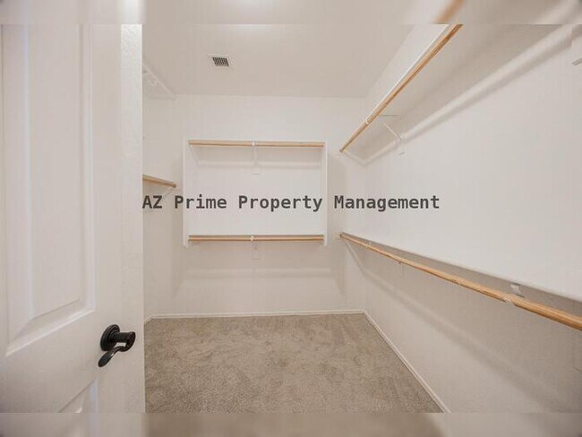 Building Photo - 3681 E Yellowstone Pl