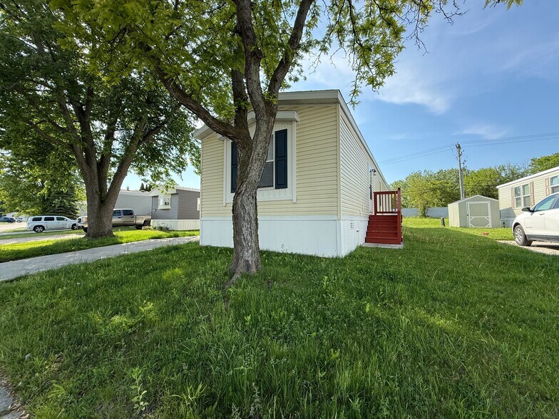 Building Photo - 16137 Normandy St