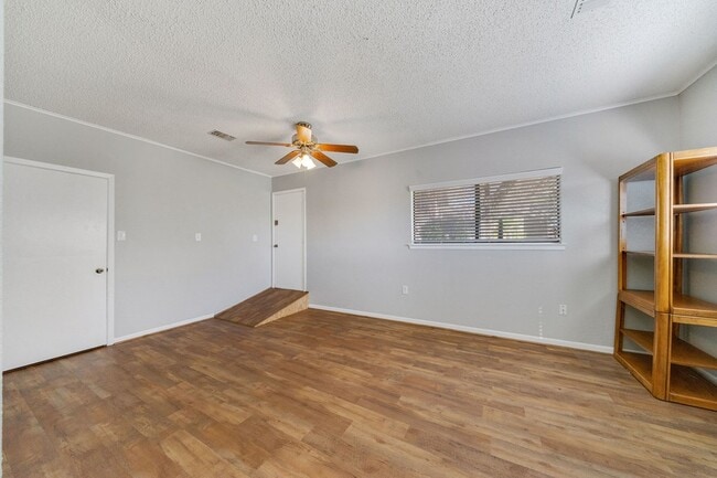 Building Photo - 701 Oakland Hills Ln