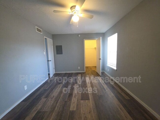 Building Photo - 5808 Wellington Dr