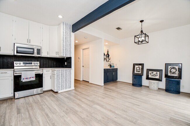 Building Photo - 2626 Bering Dr