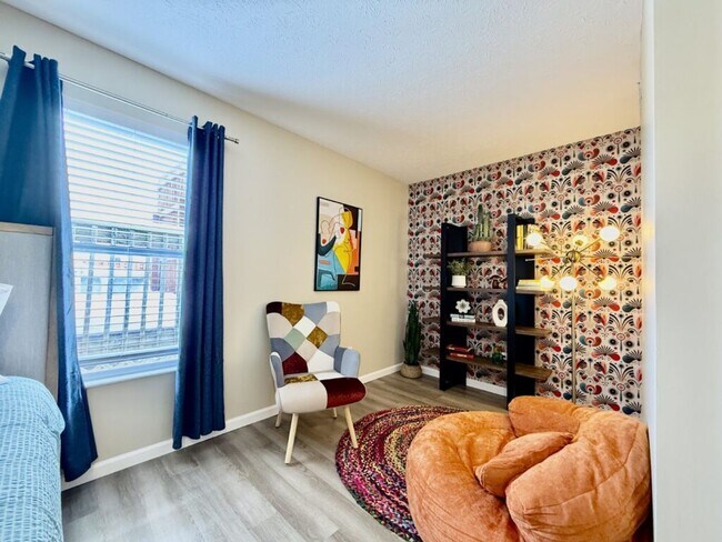 Building Photo - Freshly Renovated Home With Man Cave In Trenton OH