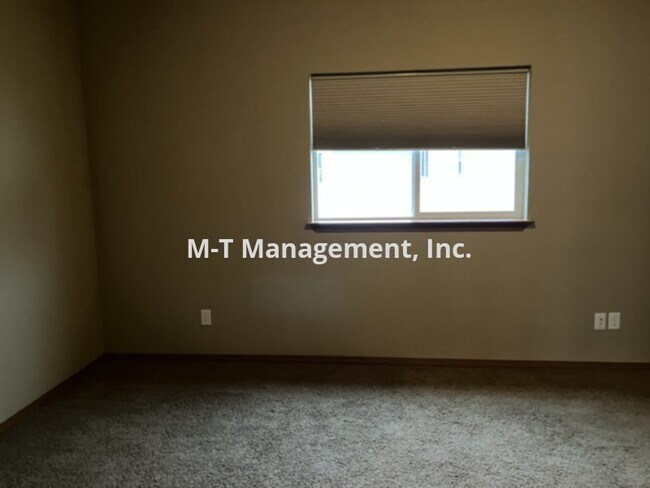 Building Photo - Millwood 3 br/2 bath house + 3 car garage,...