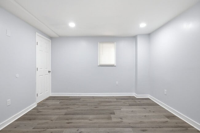 Building Photo - 2336 Clifton Ave