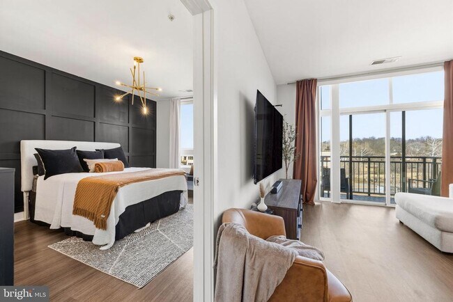 Building Photo - 145 Riverhaven Dr