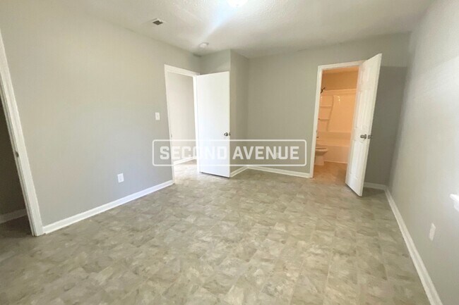 Building Photo - 1739 Huntington DR
