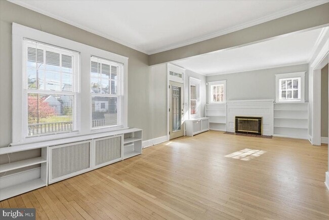 Building Photo - 1208 S Oakcrest Rd