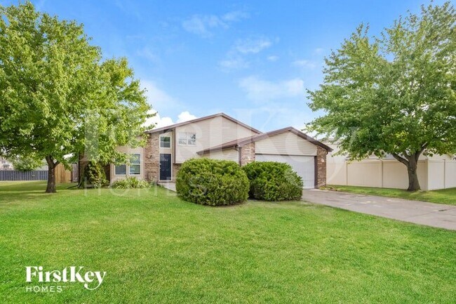 Building Photo - 2416 Waterford Dr