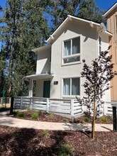 Building Photo - 905 Madonna Rd