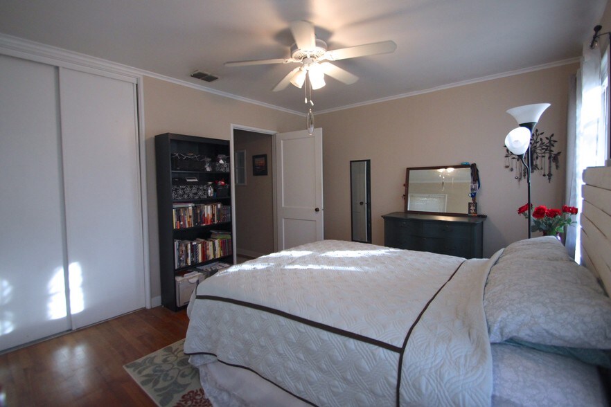 Building Photo - 636 Ockley Dr