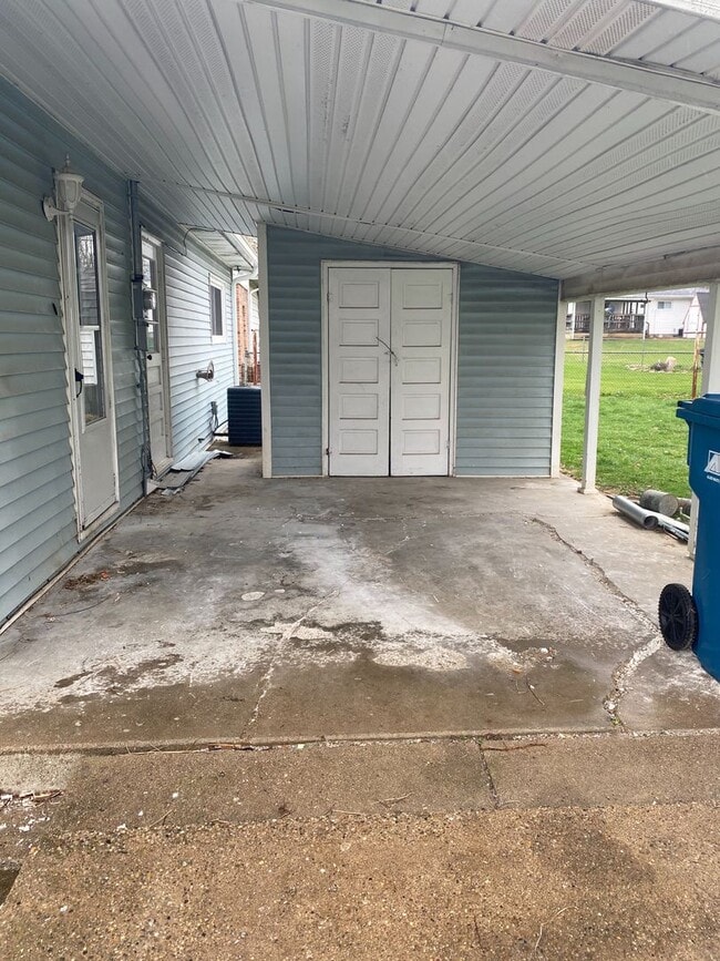 Building Photo - 3 Bedroom Home