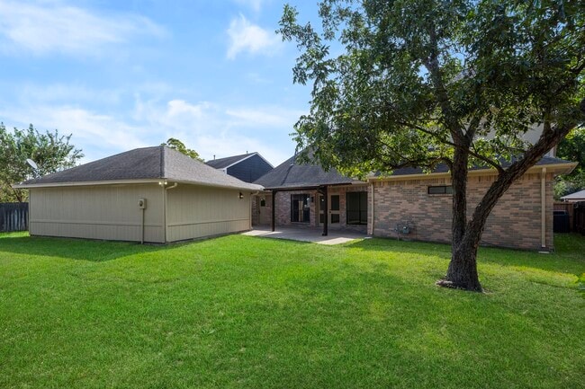 Building Photo - 3223 Country Club Blvd