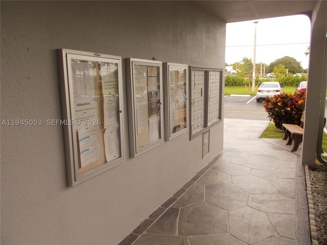 Building Photo - 1400 SW 124th Terrace