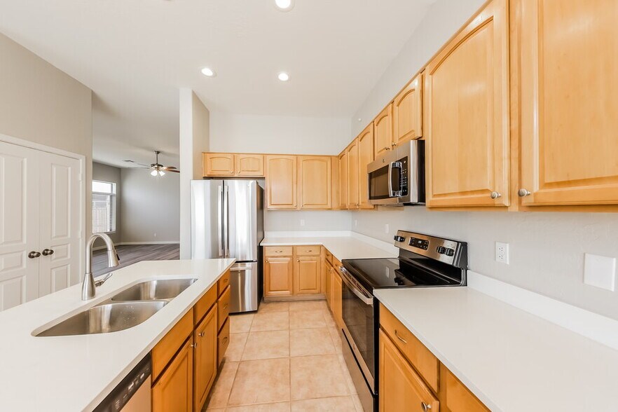 Building Photo - 6836 S 38th Pl