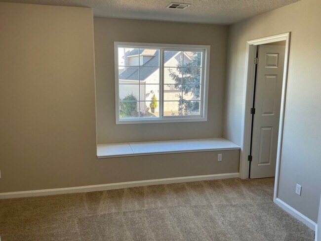 Building Photo - COOPER MOUNTAIN AMAZING VIEW