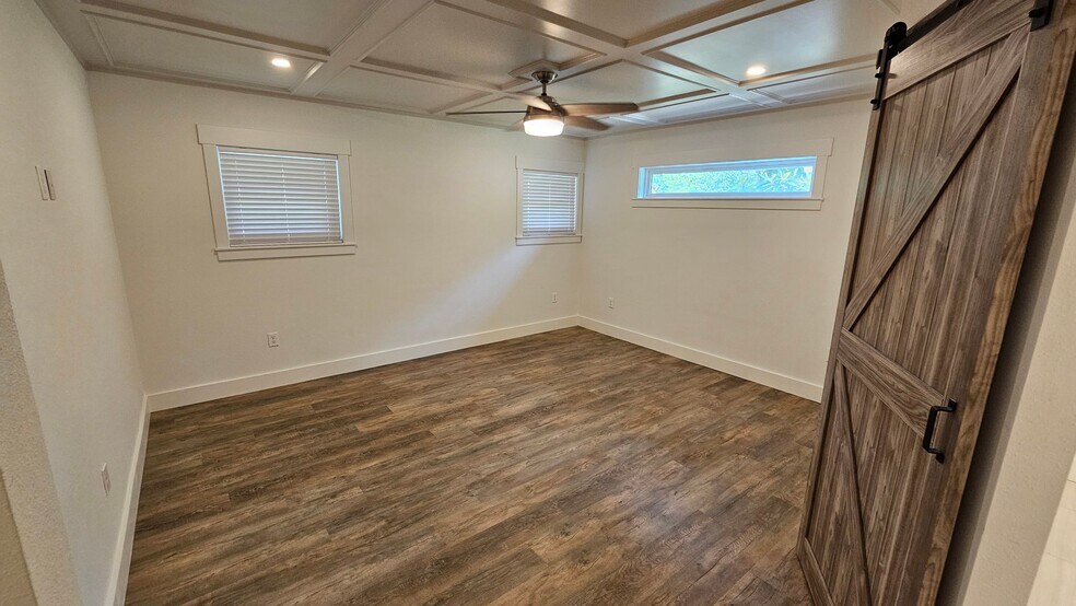 Building Photo - 219 Edgevale Dr