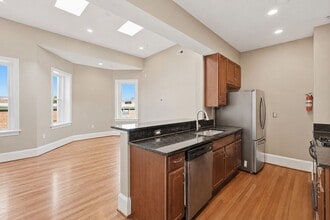Building Photo - Columbia Heights Penthouse Condo | 1 Bed | 1 Bath | 600 Sf