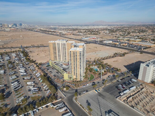 Building Photo - Luxury South Strip High Rise Unit