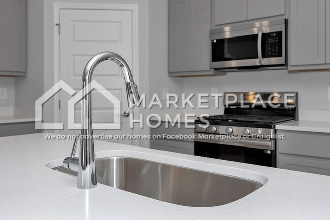 Building Photo - 14773 Mountain Strm Dr