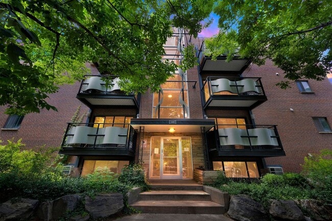 Building Photo - Charming 2BR Condo in Denver