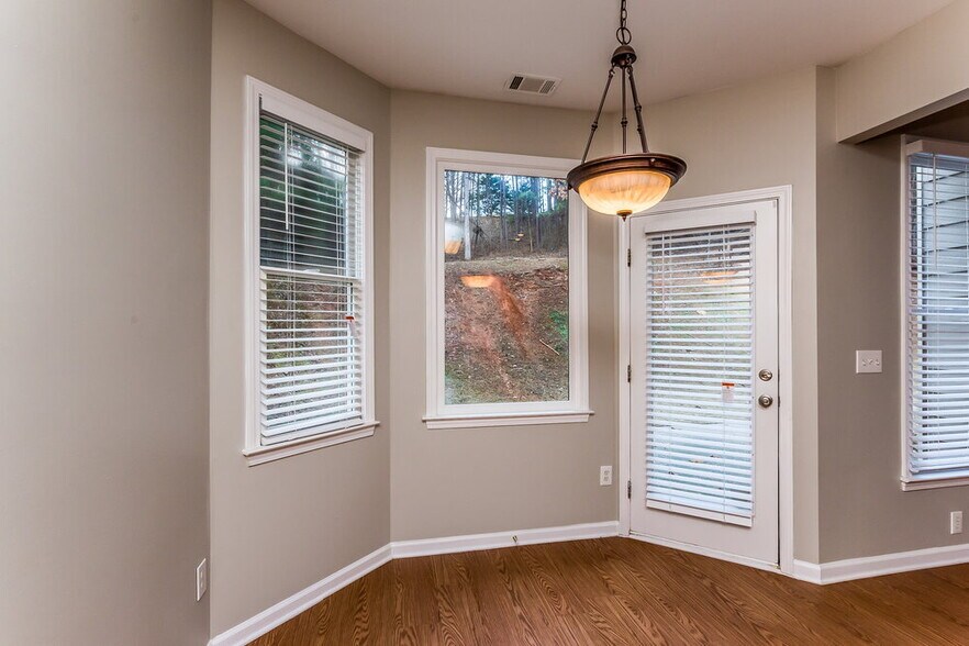 Building Photo - 411 Azalea Cove