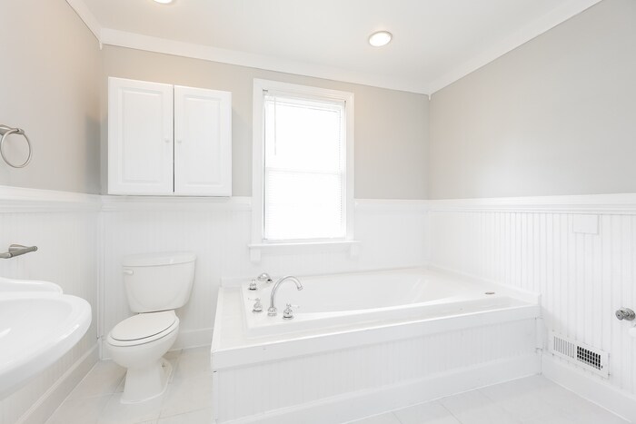 Building Photo - 512 Brooks Rd