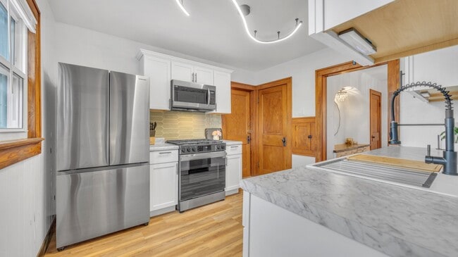 Building Photo - 715 N 14th St