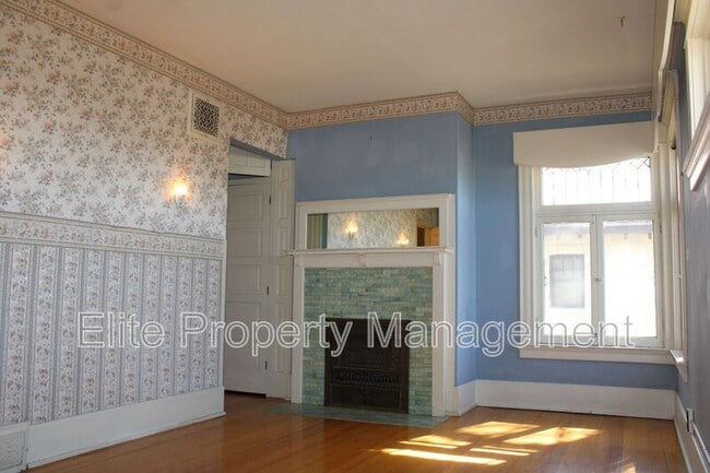 Building Photo - 511 W 13th St