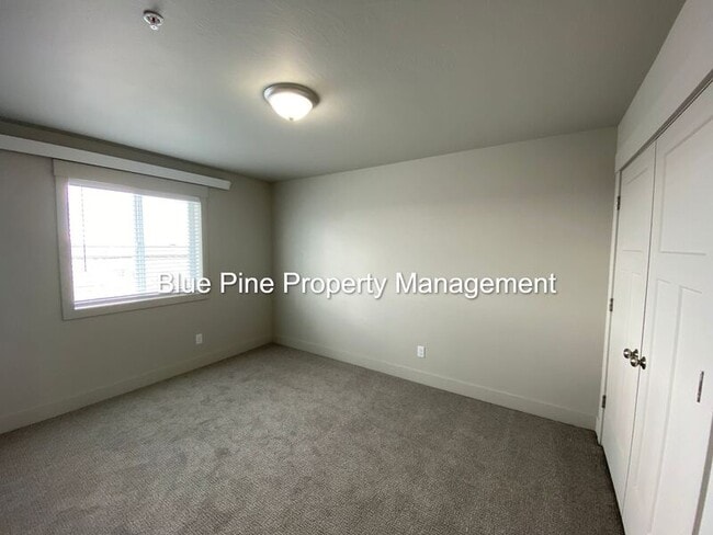 Building Photo - 6255 N Freedom Rd