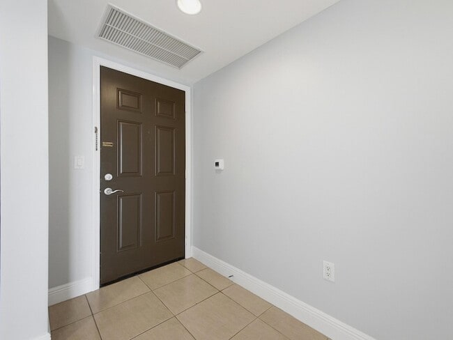 Building Photo - 610 Clematis St