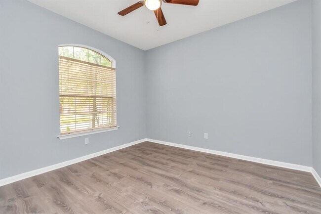 Building Photo - 19 Long Springs Pl