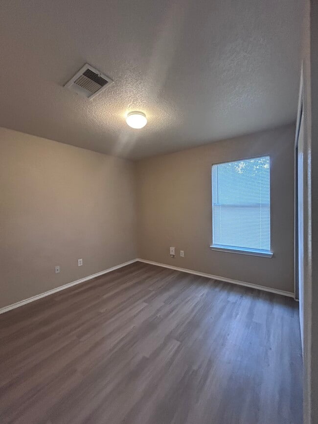 Building Photo - 841 Barrel Point