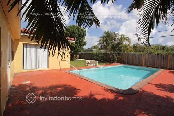 Building Photo - 15615 NE 5th Ct