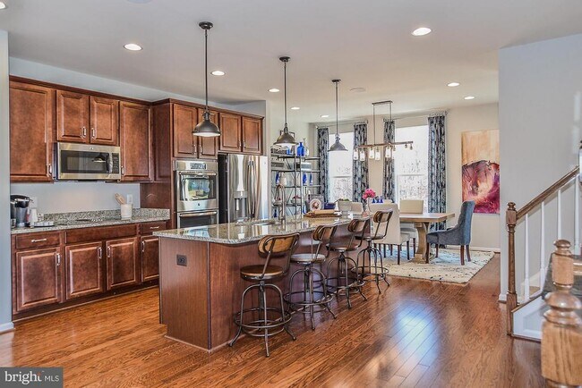 Building Photo - 117 Sequoia Dr