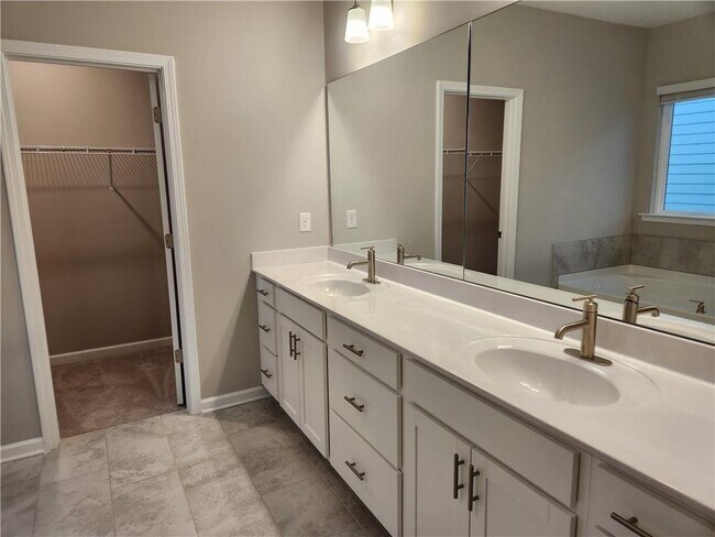 Building Photo - 3417 Park Pointe Cir