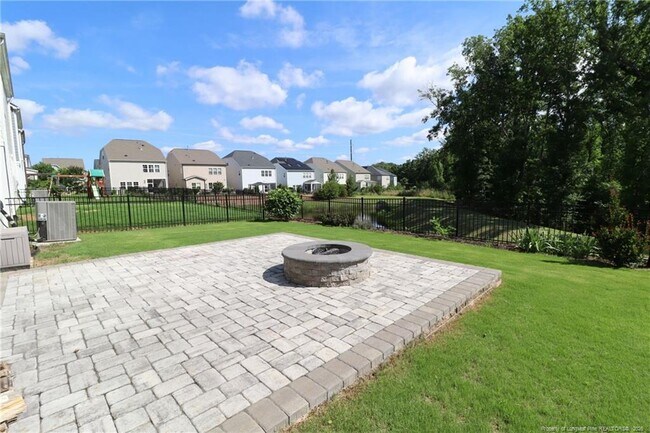 Building Photo - 2936 Baronial St