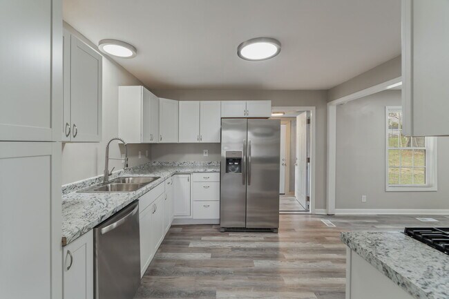 Building Photo - 2407 Webster Ct