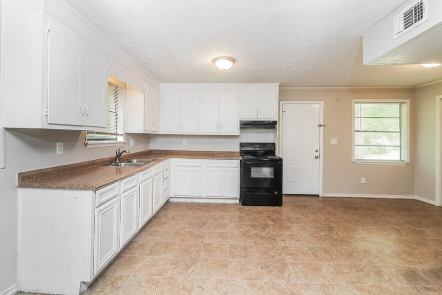 Building Photo - 9050A Spillers Dr SW