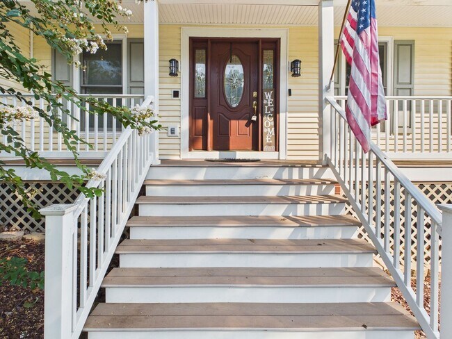 Building Photo - 6118 Walnut Landing Way
