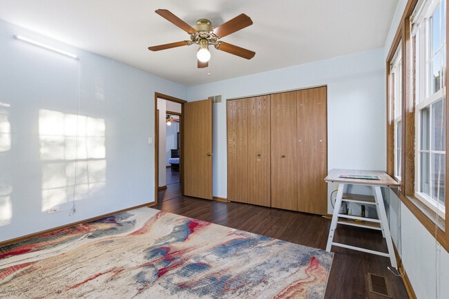 Building Photo - 1297 Woodlake Dr