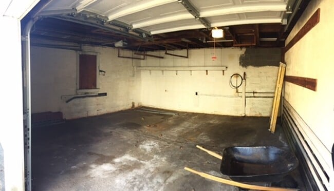 Building Photo - 1300 Freeman Ave