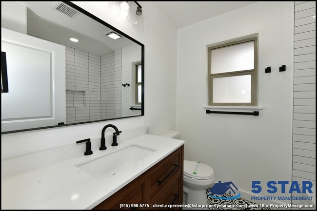 Building Photo - 3217 Wedgewood Dr