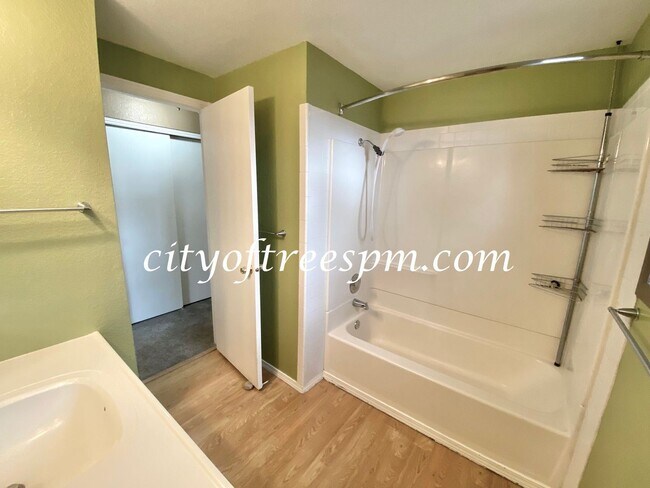 Building Photo - 3 br, 2 bath House - 1233 E Carter St