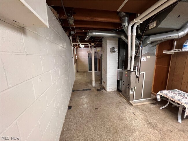 Building Photo - 3006 Torrington Ave