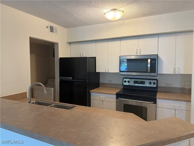Building Photo - 8940 Colonnades Ct E