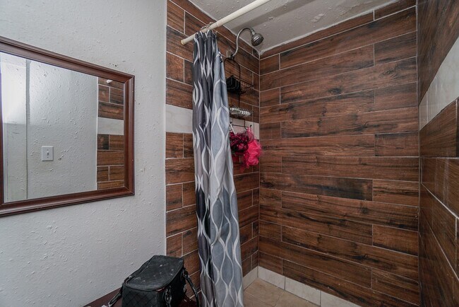 Building Photo - 5611 Arncliffe Dr
