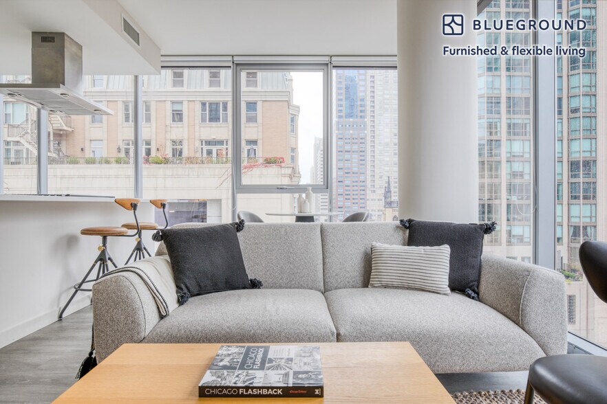 Building Photo - 8 E Huron St