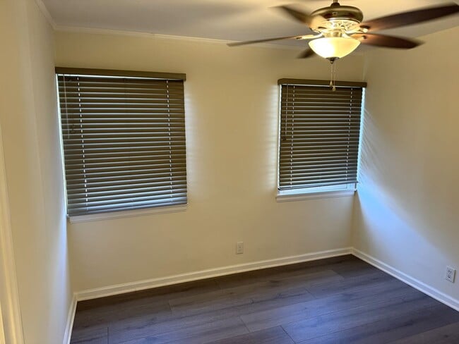 Building Photo - Spacious 4+2 SFR, 3 blocks from LMU, firep...