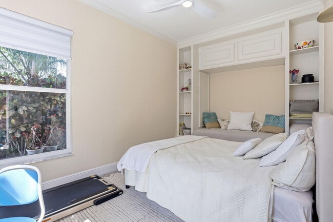 Building Photo - 375 SW 16th St