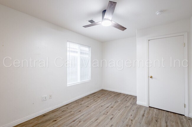 Building Photo - 3 Bedroom/2 Bath Home in San Lauren - $2150 per month!